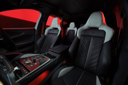 Aston Martin DBX S.