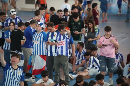 La afición apoya a la Ponferradina desde el Lydia Valentín de Ponferrada.