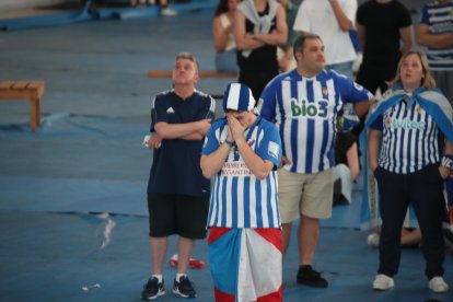 La afición apoya a la Ponferradina desde el Lydia Valentín de Ponferrada.