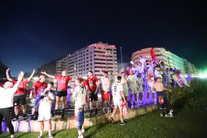 La Cultural celebra el ascenso a Segunda División en Guzmán.