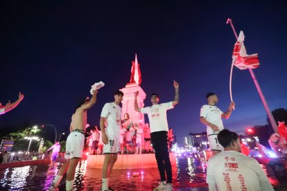 La Cultural celebra el ascenso a Segunda División en Guzmán.