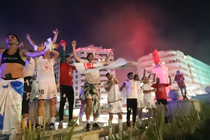 La Cultural celebra el ascenso a Segunda División en Guzmán.