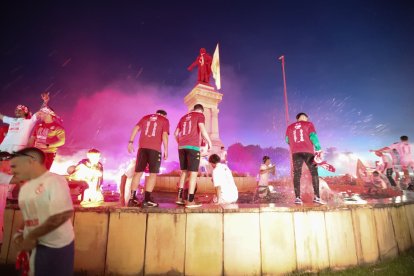 La Cultural celebra el ascenso a Segunda División en Guzmán.