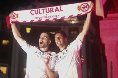 La Cultural celebra el ascenso a Segunda División en Guzmán.