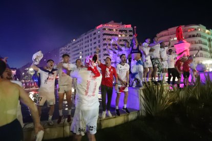 La Cultural celebra el ascenso a Segunda División en Guzmán.