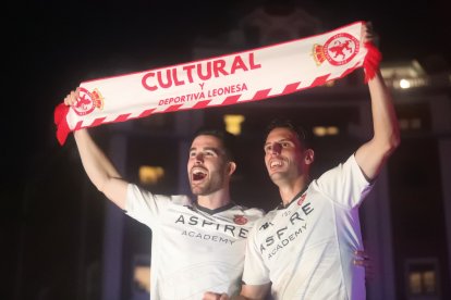 La Cultural celebra el ascenso a Segunda División en Guzmán.