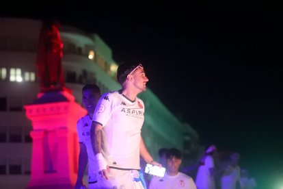 La Cultural celebra el ascenso a Segunda División en Guzmán.