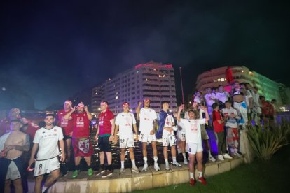 La Cultural celebra el ascenso a Segunda División en Guzmán.