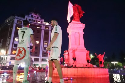 La Cultural celebra el ascenso a Segunda División en Guzmán.