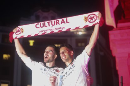 La Cultural celebra el ascenso a Segunda División en Guzmán.