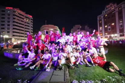 La Cultural celebra el ascenso a Segunda División en Guzmán.