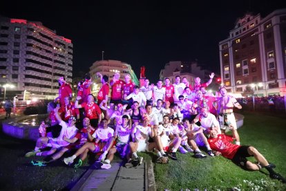 La Cultural celebra el ascenso a Segunda División en Guzmán.