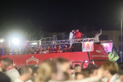 La Cultural celebra el ascenso a Segunda División en Guzmán.