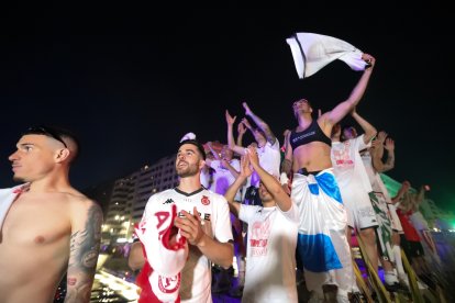 La Cultural celebra el ascenso a Segunda División en Guzmán.