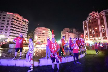 La Cultural celebra el ascenso a Segunda División en Guzmán.