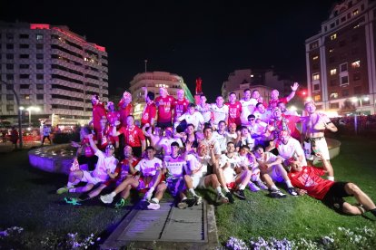 La Cultural celebra el ascenso a Segunda División en Guzmán.