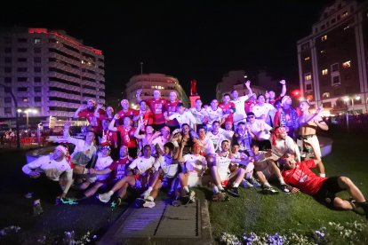 La Cultural celebra el ascenso a Segunda División en Guzmán.