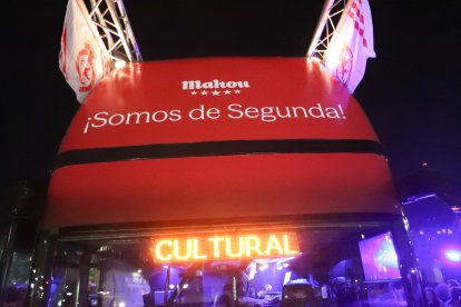 La Cultural celebra el ascenso a Segunda División en Guzmán.