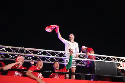 La Cultural celebra el ascenso a Segunda División en Guzmán.