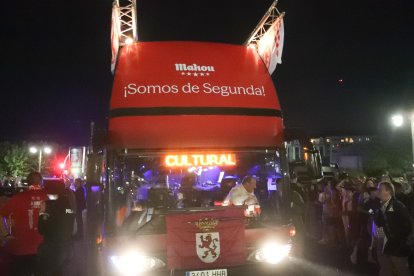 La Cultural celebra el ascenso a Segunda División en Guzmán.