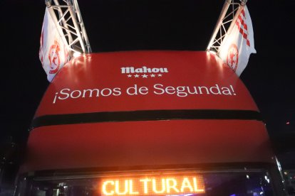 La Cultural celebra el ascenso a Segunda División en Guzmán.