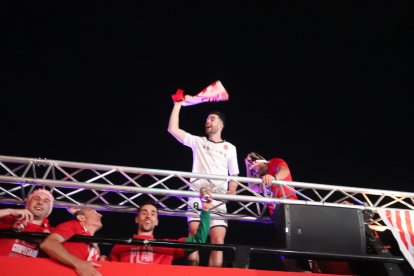 La Cultural celebra el ascenso a Segunda División en Guzmán.