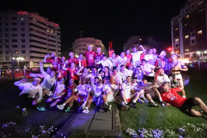 La Cultural celebra el ascenso a Segunda División en Guzmán.