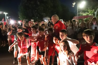 La Cultural celebra el ascenso a Segunda División en Guzmán.
