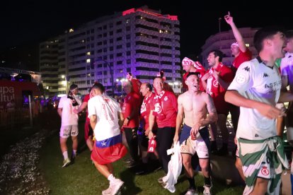 La Cultural celebra el ascenso a Segunda División en Guzmán.