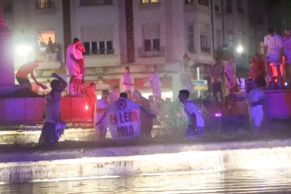 La Cultural celebra el ascenso a Segunda División en Guzmán.