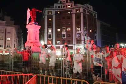 La Cultural celebra el ascenso a Segunda División en Guzmán.