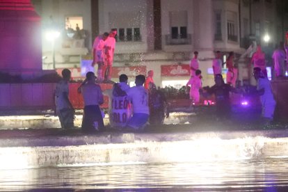 La Cultural celebra el ascenso a Segunda División en Guzmán.