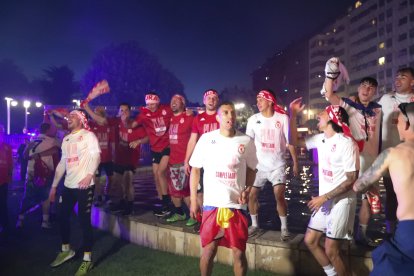 La Cultural celebra el ascenso a Segunda División en Guzmán.