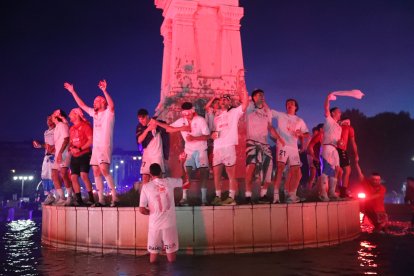 La Cultural celebra el ascenso a Segunda División en Guzmán.