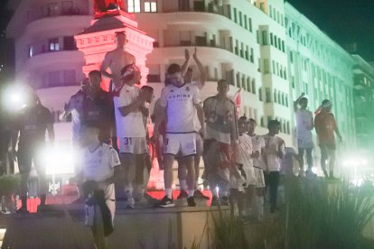 La Cultural celebra el ascenso a Segunda División en Guzmán.