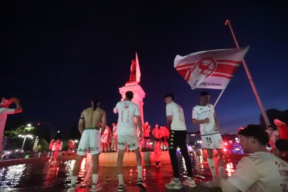 La Cultural celebra el ascenso a Segunda División en Guzmán.