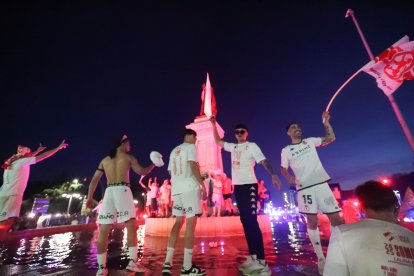 La Cultural celebra el ascenso a Segunda División en Guzmán.