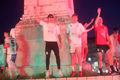 La Cultural celebra el ascenso a Segunda División en Guzmán.