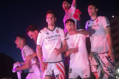 La Cultural celebra el ascenso a Segunda División en Guzmán.