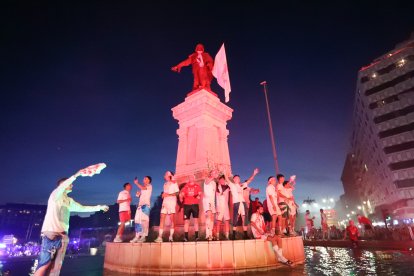 La Cultural celebra el ascenso a Segunda División en Guzmán.
