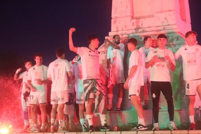 La Cultural celebra el ascenso a Segunda División en Guzmán.