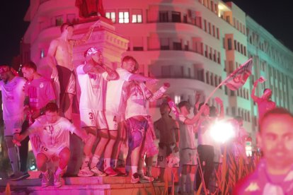 La Cultural celebra el ascenso a Segunda División en Guzmán.