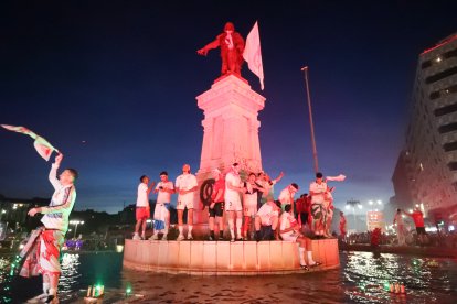 La Cultural celebra el ascenso a Segunda División en Guzmán.