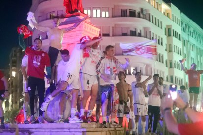 La Cultural celebra el ascenso a Segunda División en Guzmán.