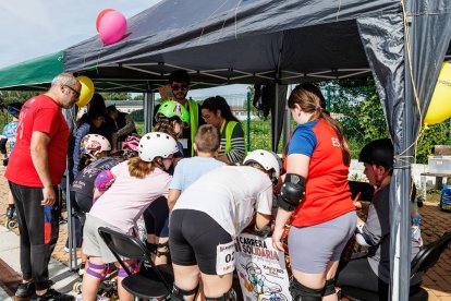 El Centro Juvenil Don Bosco de León organiza la segunda carrera solidaria Patinando por Angola.