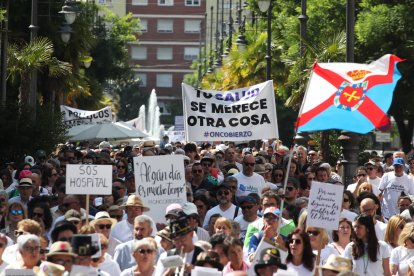 Marea blanca para pedir una Sanidad digna en el Bierzo.