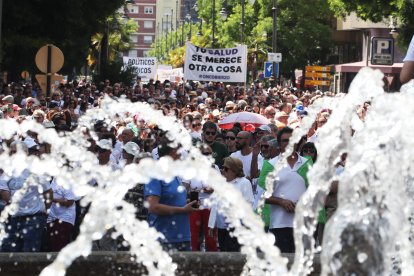 Marea blanca para pedir una Sanidad digna en el Bierzo.