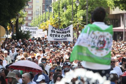Marea blanca para pedir una Sanidad digna en el Bierzo.