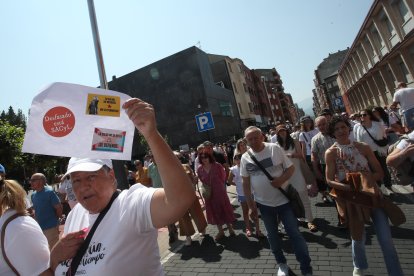Marea blanca para pedir una Sanidad digna en el Bierzo.