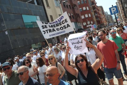 Marea blanca para pedir una Sanidad digna en el Bierzo.